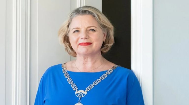 Burgemeester Monique Bonsen